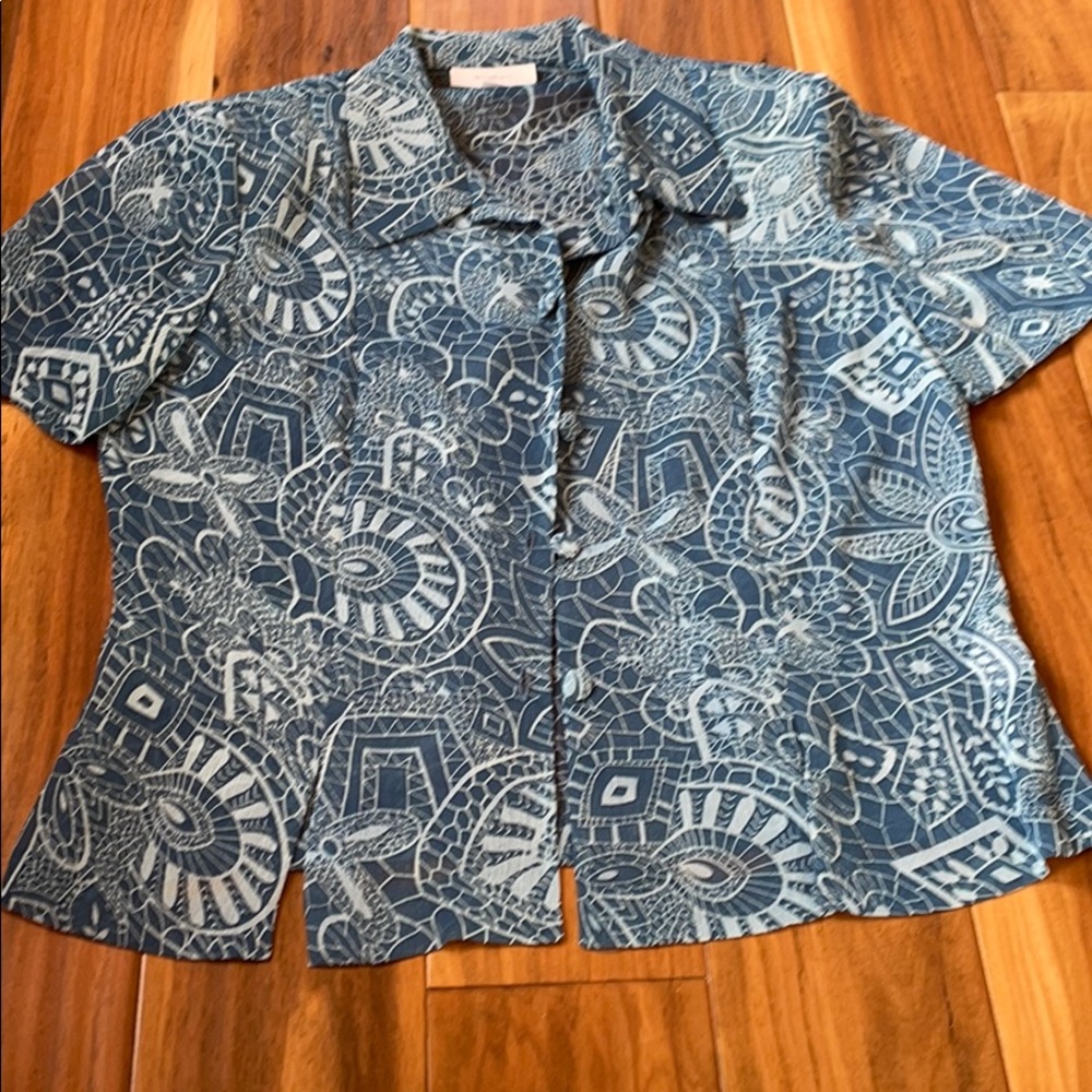 DRESS BARN ABSTRACT BUTTON DOWN